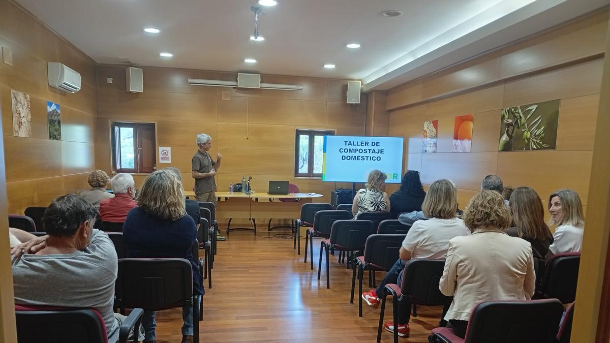 Taller de compostaje doméstico en Enguera.
