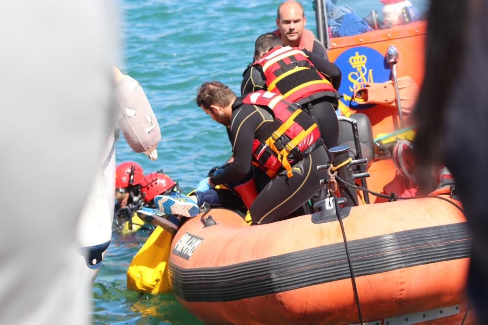 Buscan a una mujer en el agua en el Muelle Uno