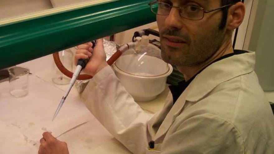 El investigador Jorge Guilén en los laboratorios de la UMH