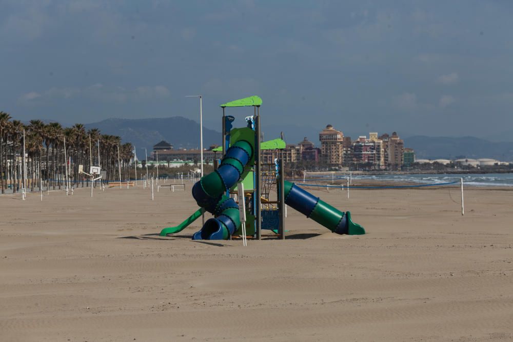 La playa de València es un desierto