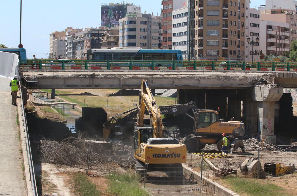 Demolición del tablero norte del Puente de Tetuán.