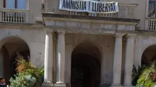 Ciutadans demana a la Junta Electoral que obligui l’Ajuntament de Figueres a retirar les pancartes de la façana