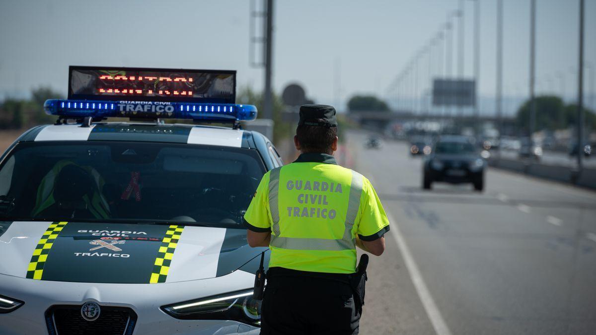 Un agente de la Guardia Civil de Tráfico.