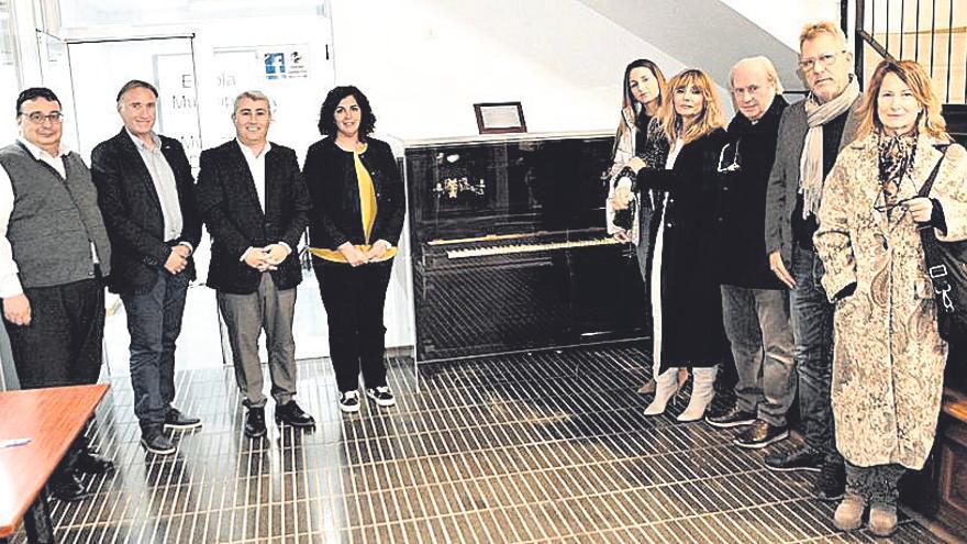 La familia del compositor Antoni Torrandell dona un piano del artista a Inca.