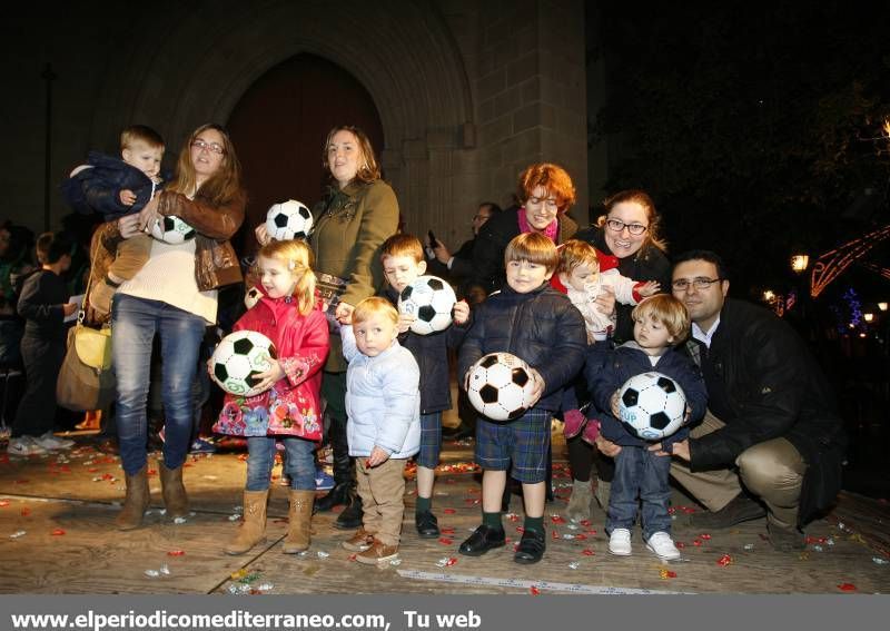 GALERIA DE IMÁGENES - Miles de niños disfrutan de la gran fiesta del Cartero Real