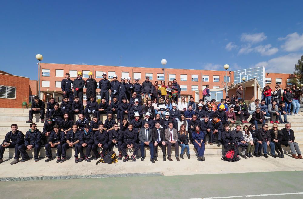 Visita de Ximo Puig al instituto de Formación Profesional Valle de Elda