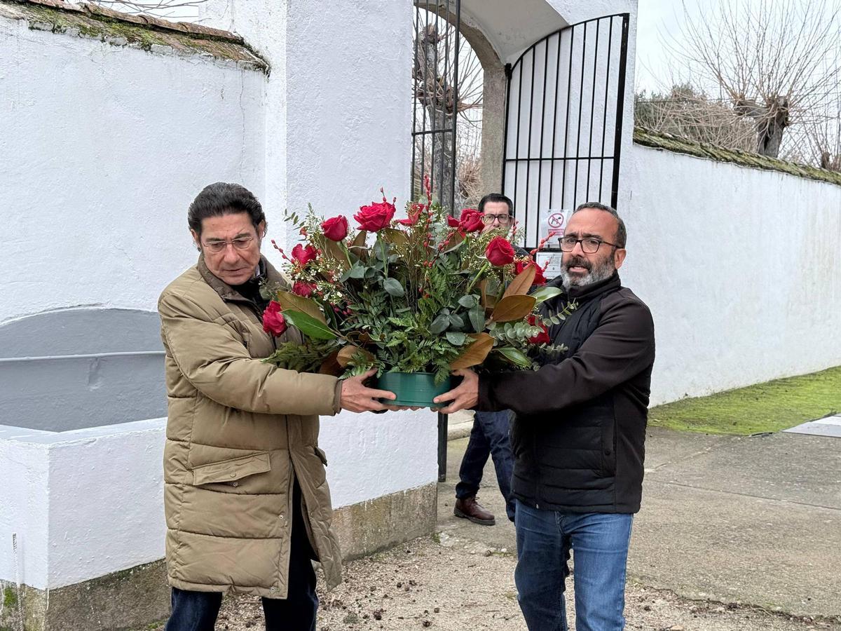 Miguel Ángel Morales, en el cementerio.