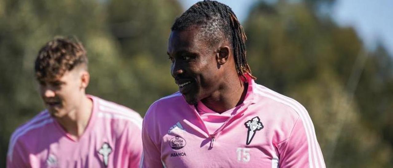 Aidoo y Larsen, ayer en la ciudad deportiva. // RCCV