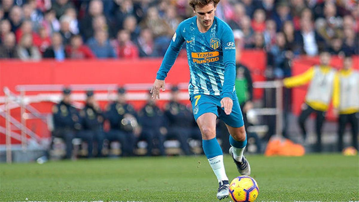 Griezmann no come en la mesa de Messi, pero también sabe meter golazos de falta así...