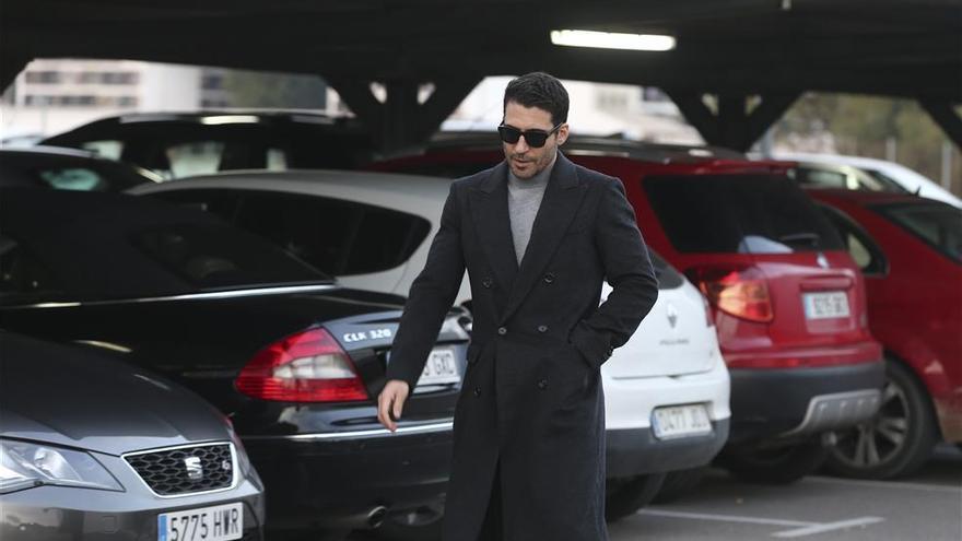 Multitudinaria despedida al padre del actor Miguel Ángel Silvestre