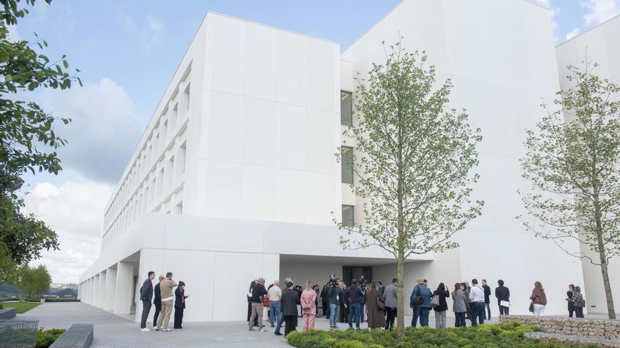 Visita a la nueva residencia de mayores de Eirís financiada por la Fundación Amancio Ortega