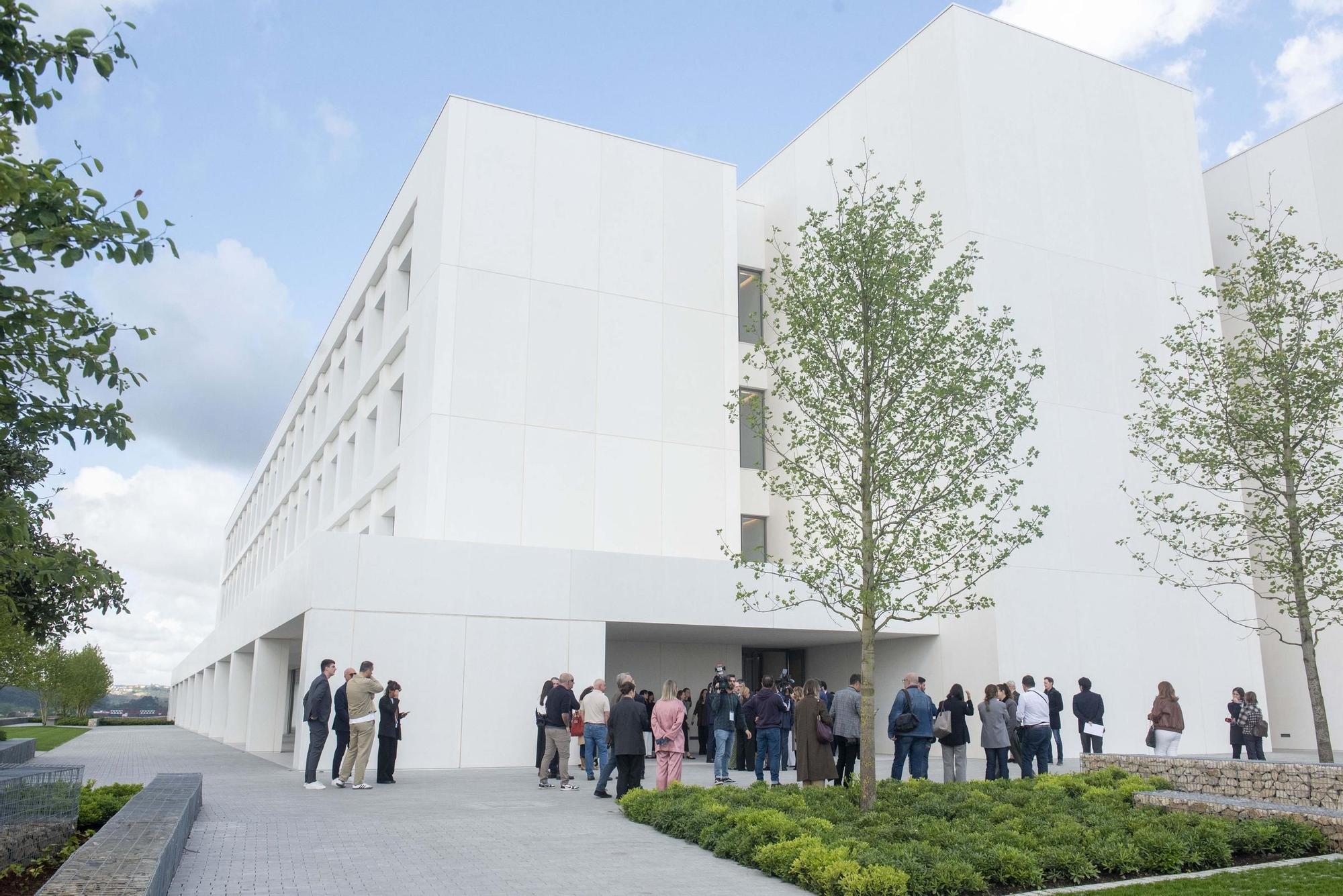 Visita a la nueva residencia de mayores de Eirís financiada por la Fundación Amancio Ortega