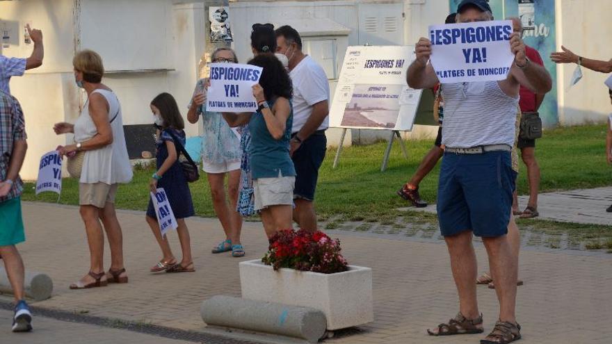 Los vecinos de Moncofa también han reivindicado los espigones a pie de calle.