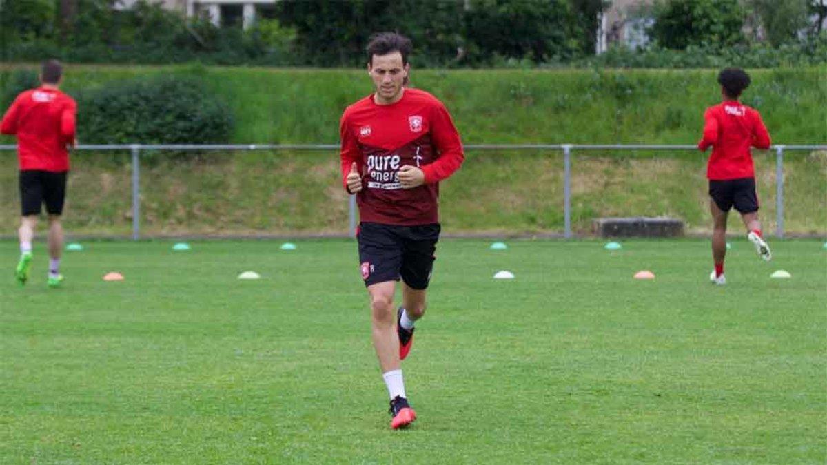 Javi Espinosa, en un entrenamiento con el Twente