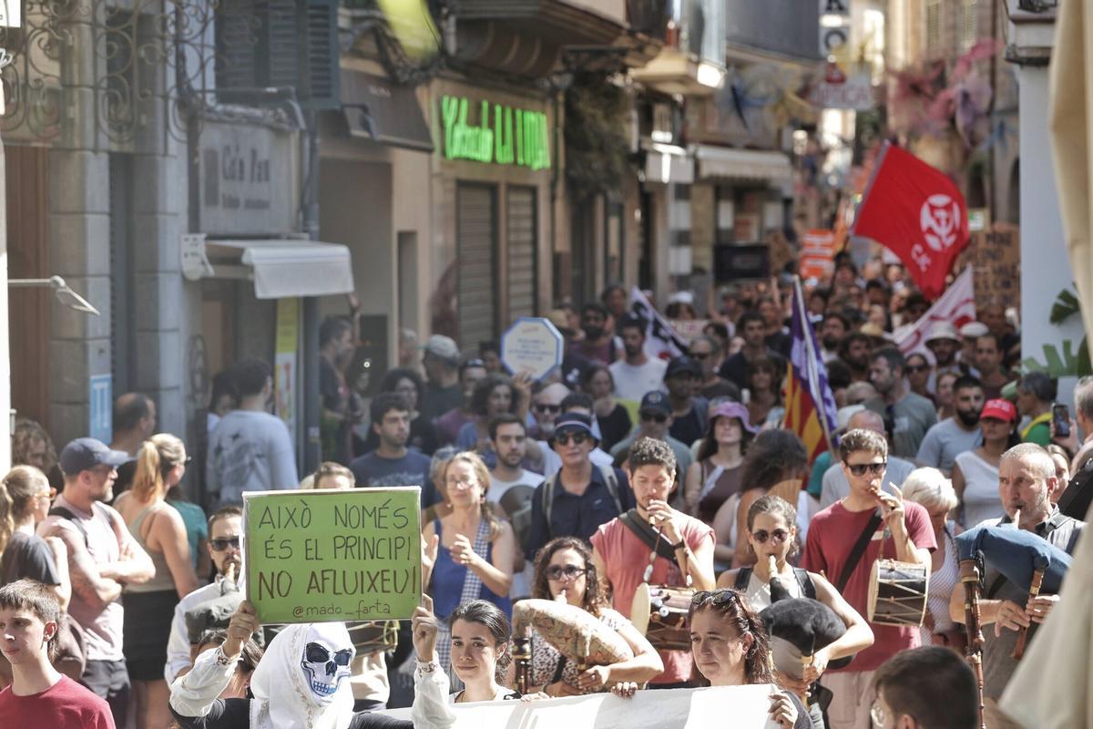 Sóller se moviliza contra la masificación turística Sóller se moviliza contra la masificación turística