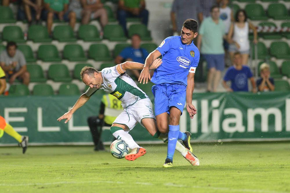 Partido de la primera jornada entre el Elche y el Fuenlabrada