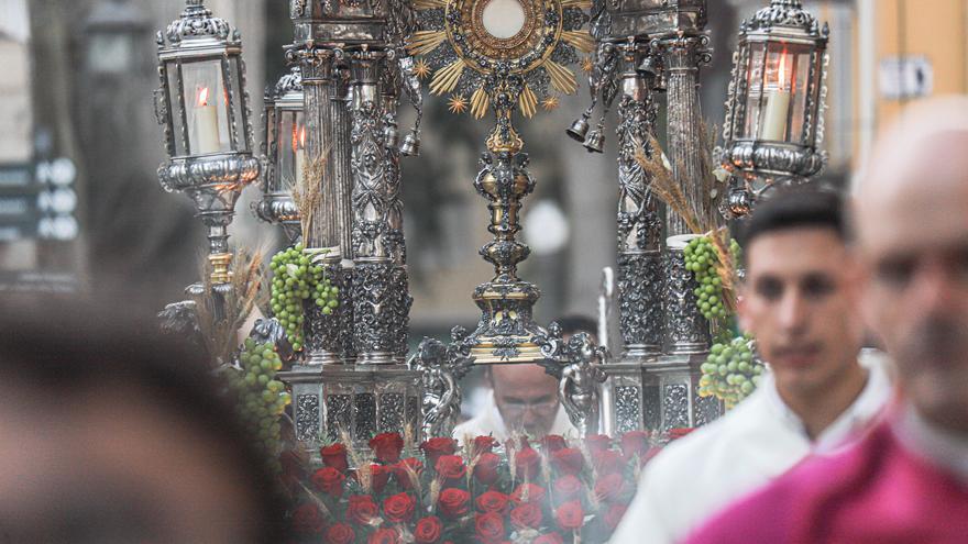 Procesión del Corpus 2023 en Orihuela presidida por el obispo Munilla