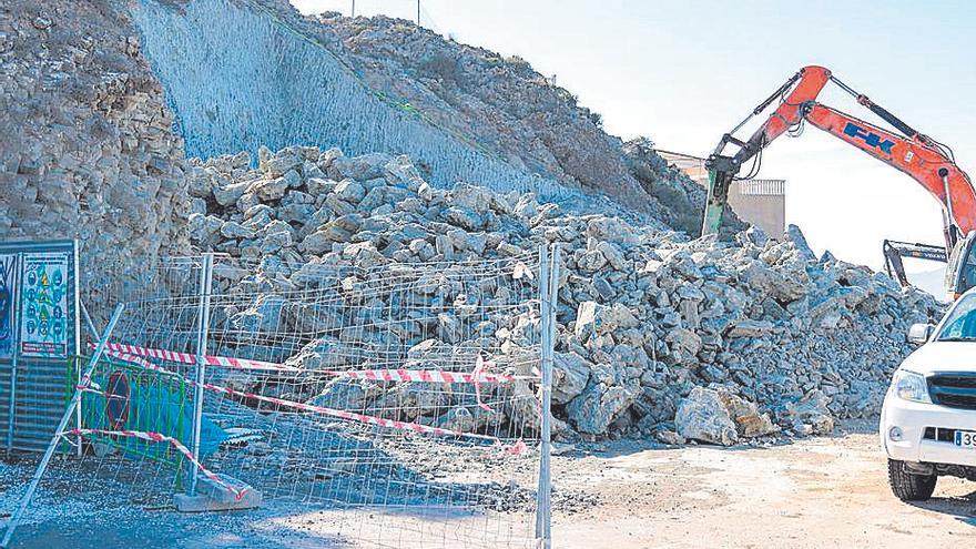 Dos activistas, al banquillo por parar las obras de la Cala del Pino