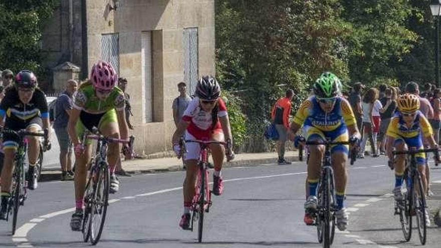 Un momento de una de las carreras en Baños de Molgas. // E.Sarmiento