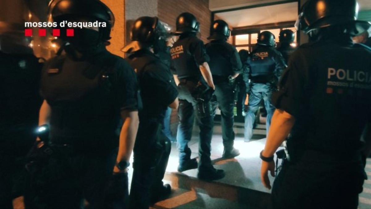 Imagen del operativo de los Mossos, este miércoles en Barcelona.