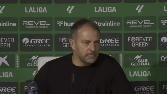 Hansi Flick muy orgulloso de sus jugadores tras la victoria ante el Betis