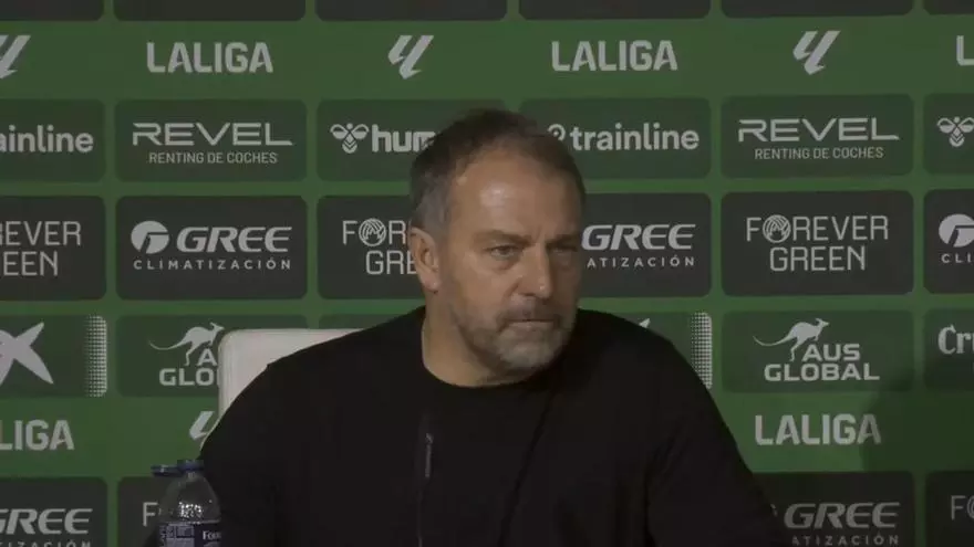 Hansi Flick muy orgulloso de sus jugadores tras la victoria ante el Betis