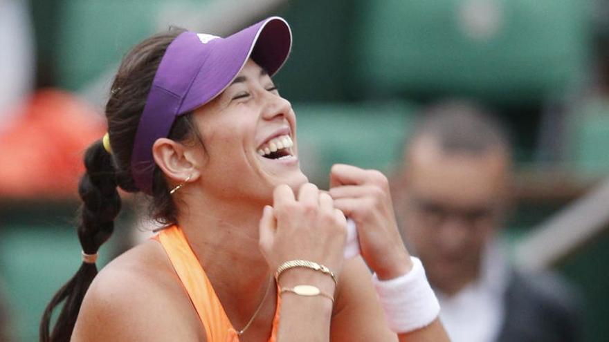 Muguruza tras alzarse vencedora en Roland Garros, en 2014.