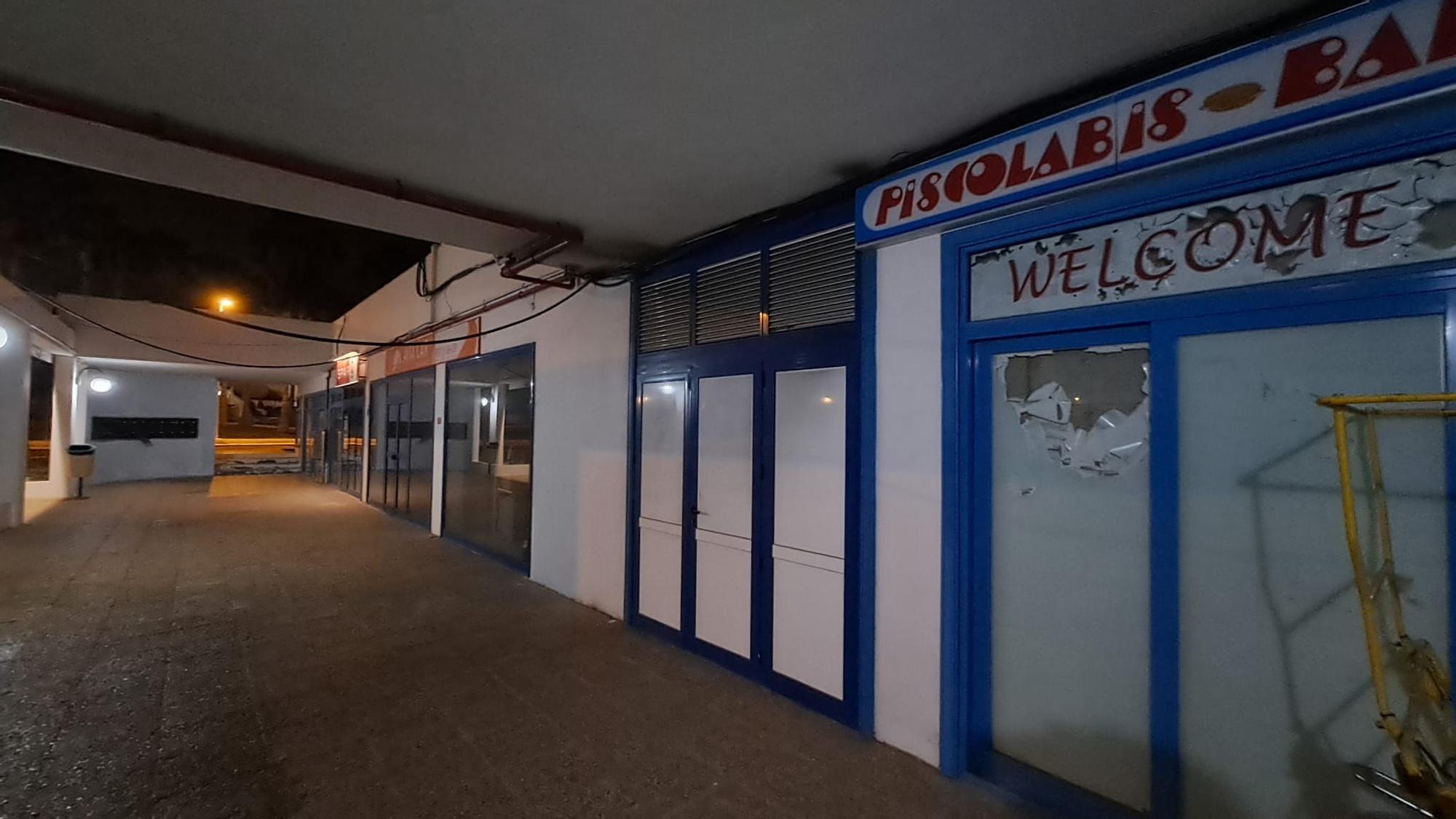 Incendio en una tienda de bicicletas en un centro comercial de Puerto del Carmen (Lanzarote)