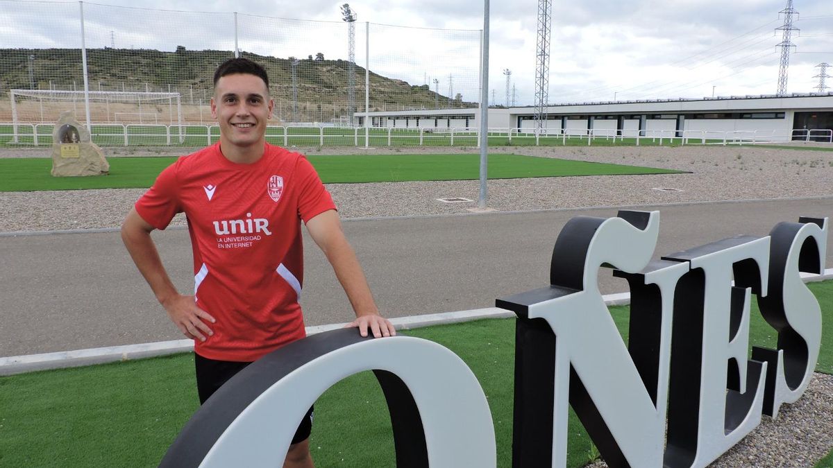 Mario Nájera en su primer día con la UD Logroñés