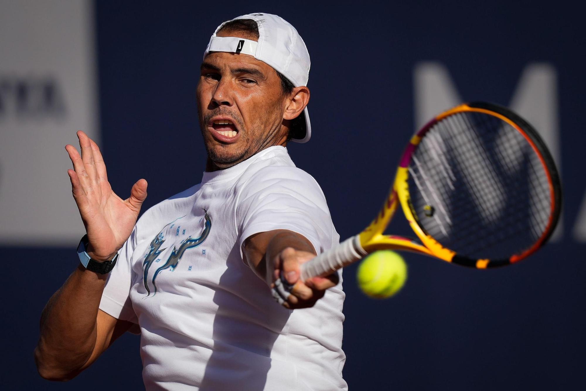 Rafa Nadal se entrena en l apista central del RCT Barcelona-1899