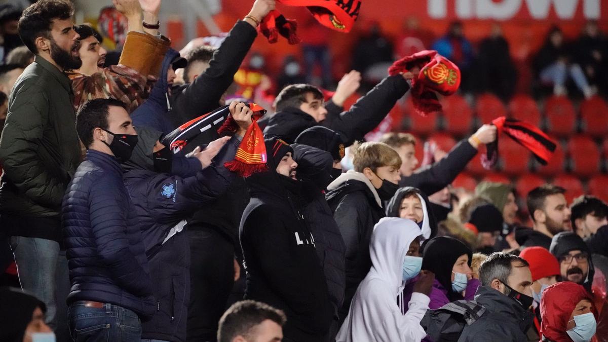 Aficionados del Real Mallorca, en un partido reciente disputado en Son Moix.