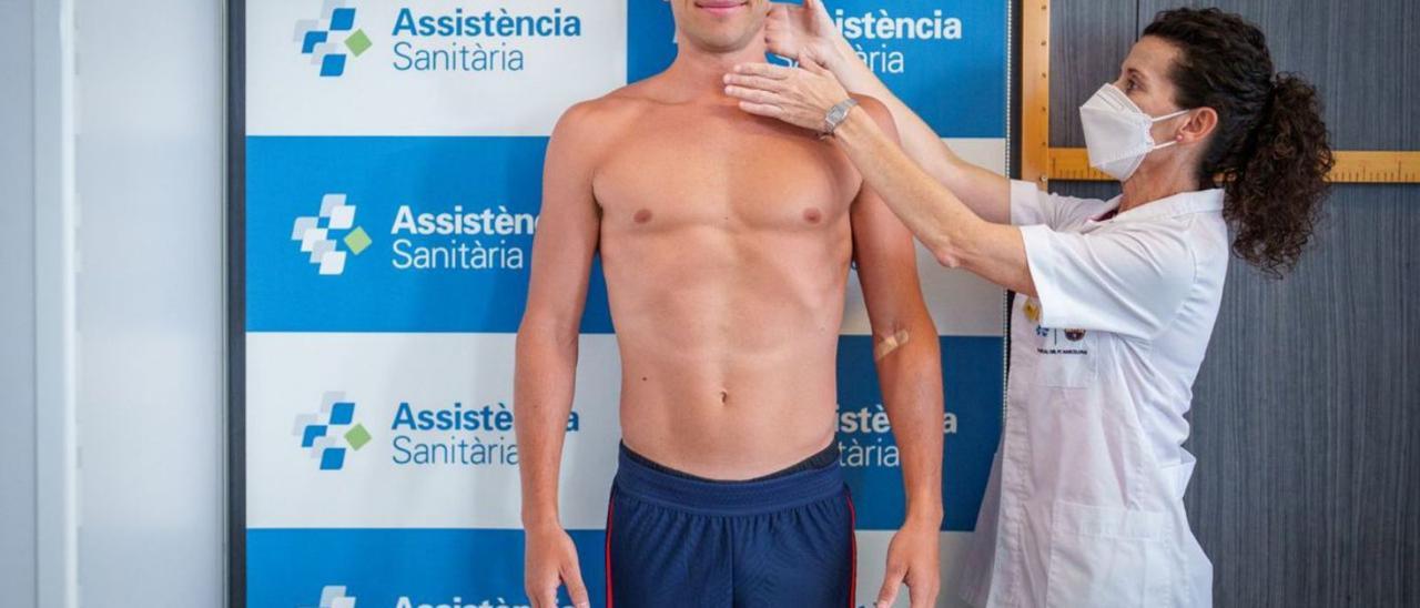 Sergi Roberto, en un moment de la revisió mèdica d’ahir abans del primer entrenament. | FC BARCELONA