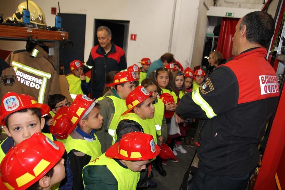 Visita del colegio Fozaneldi a los bomberos.