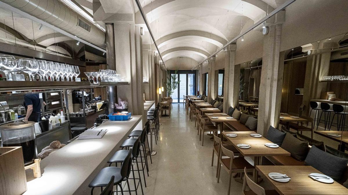 La sala y la cocina abierta del restaurante Delta. La sala y la cocina abierta del restaurante Delta.