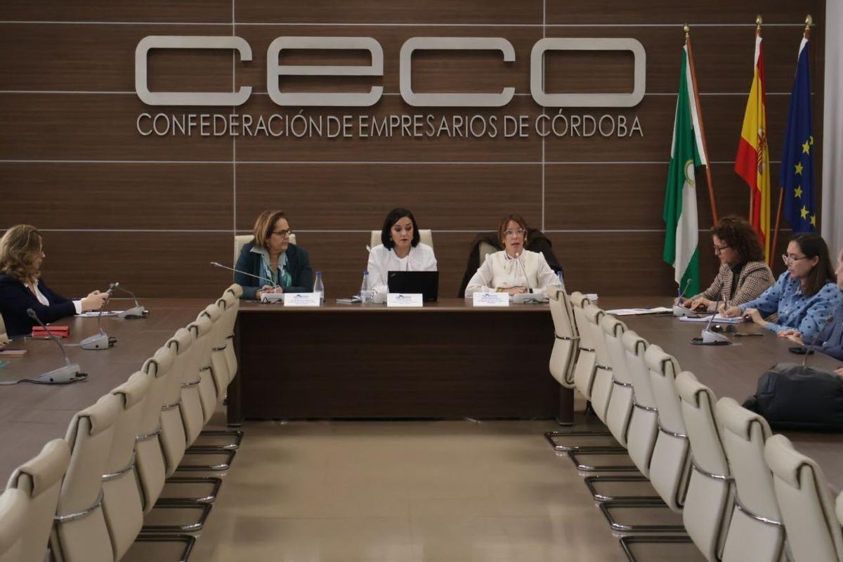 Reunión de CECO y el Ayuntamiento para abordar los problemas del turismo tras la falta de trenes y las borrascas.