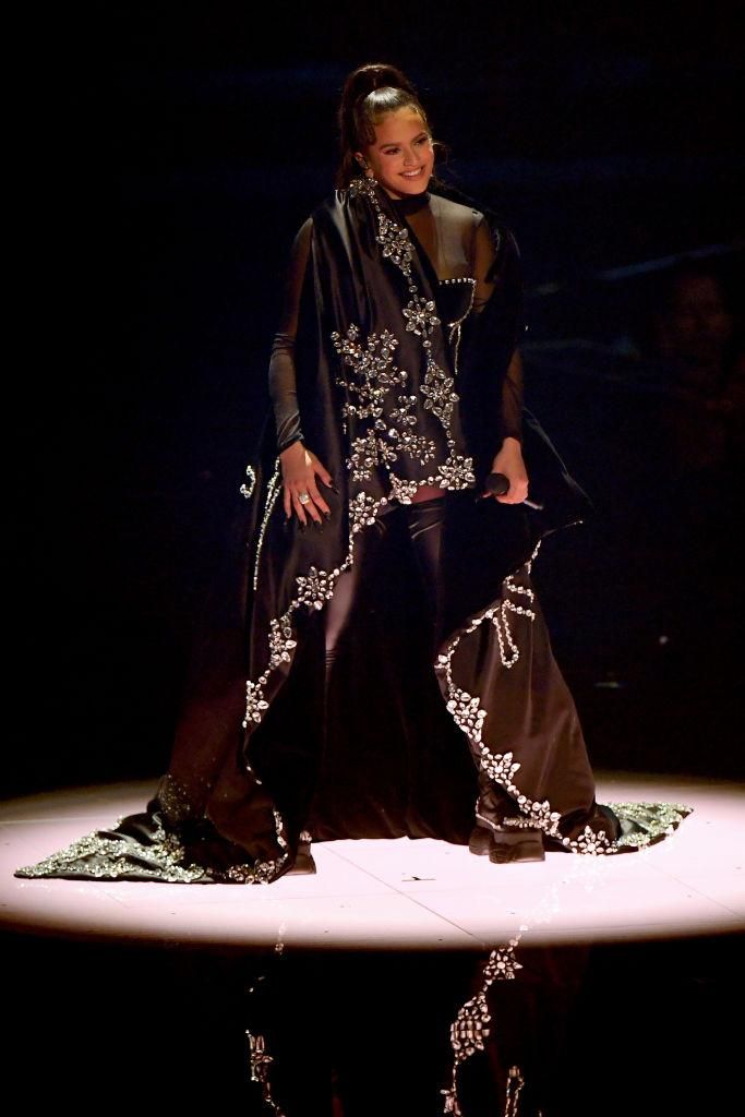 Rosalía durante su actuación en los MTV Video Music Awards 2019