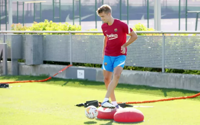 Entreno con estreno del pasado futuro del Barça