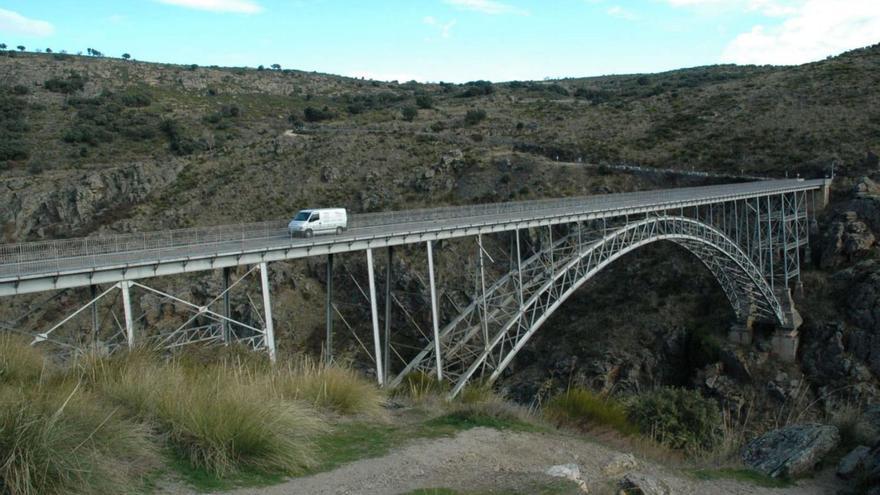 Vista del puente de Requejo, conocido como puente Pino. | Ch. S.