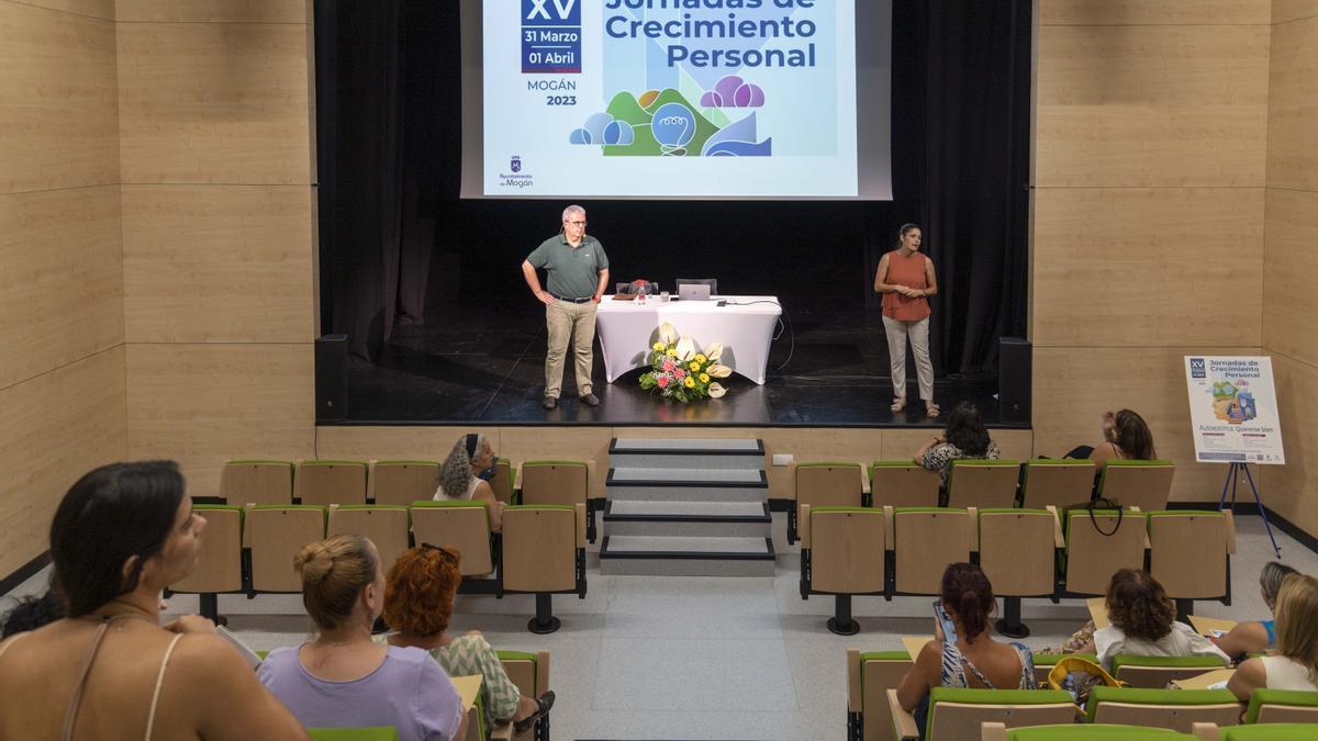 Leocadio Martín y Tania Alonso abren las jornadas.