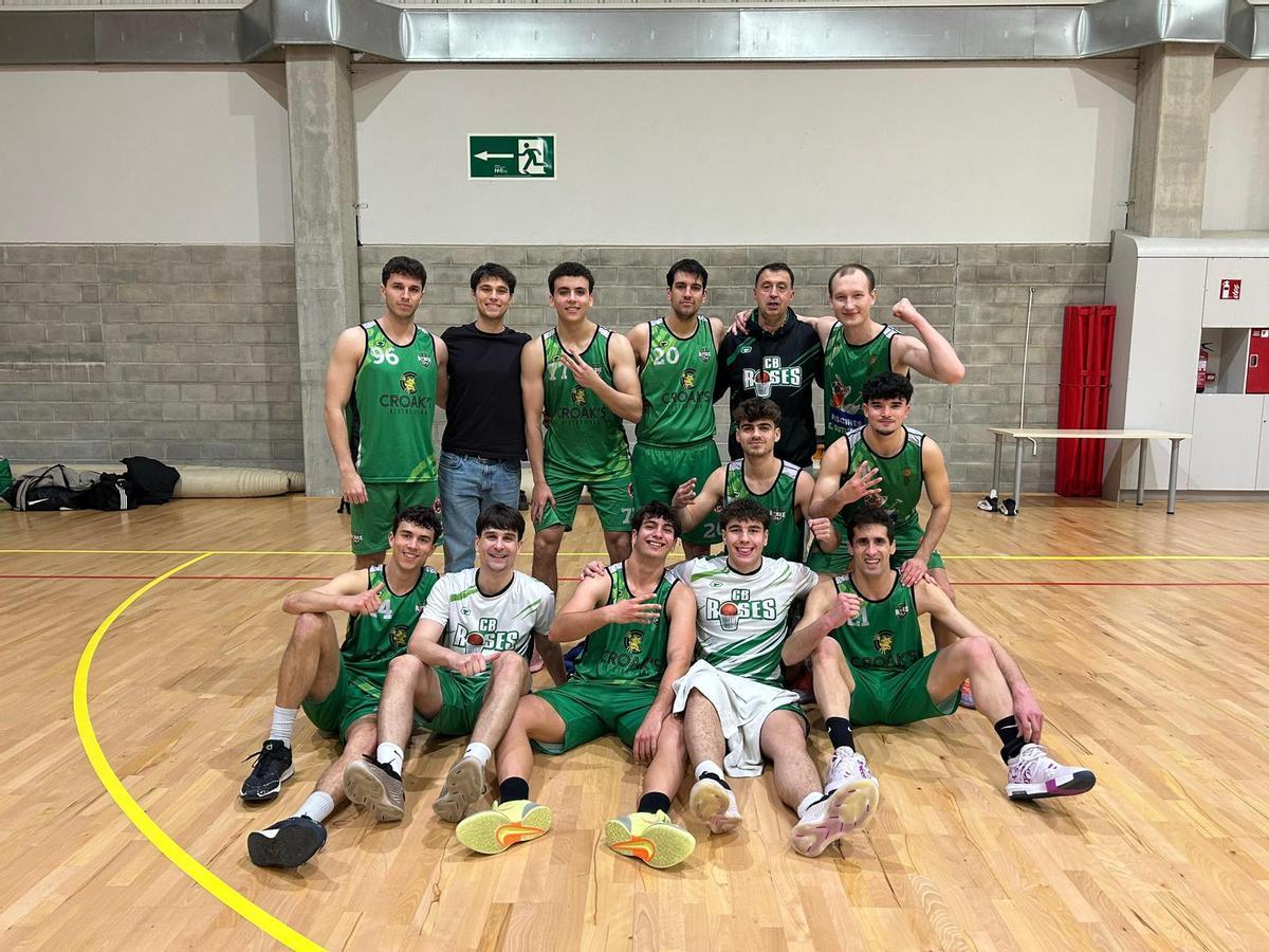 El Roses celebra la victòria a Torroella.