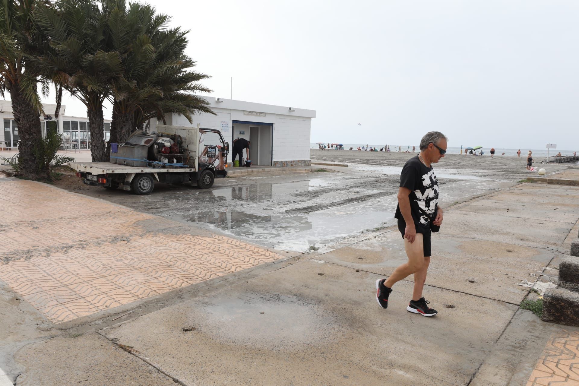 Los efectos del pequeño "tsunami" en Santa Pola