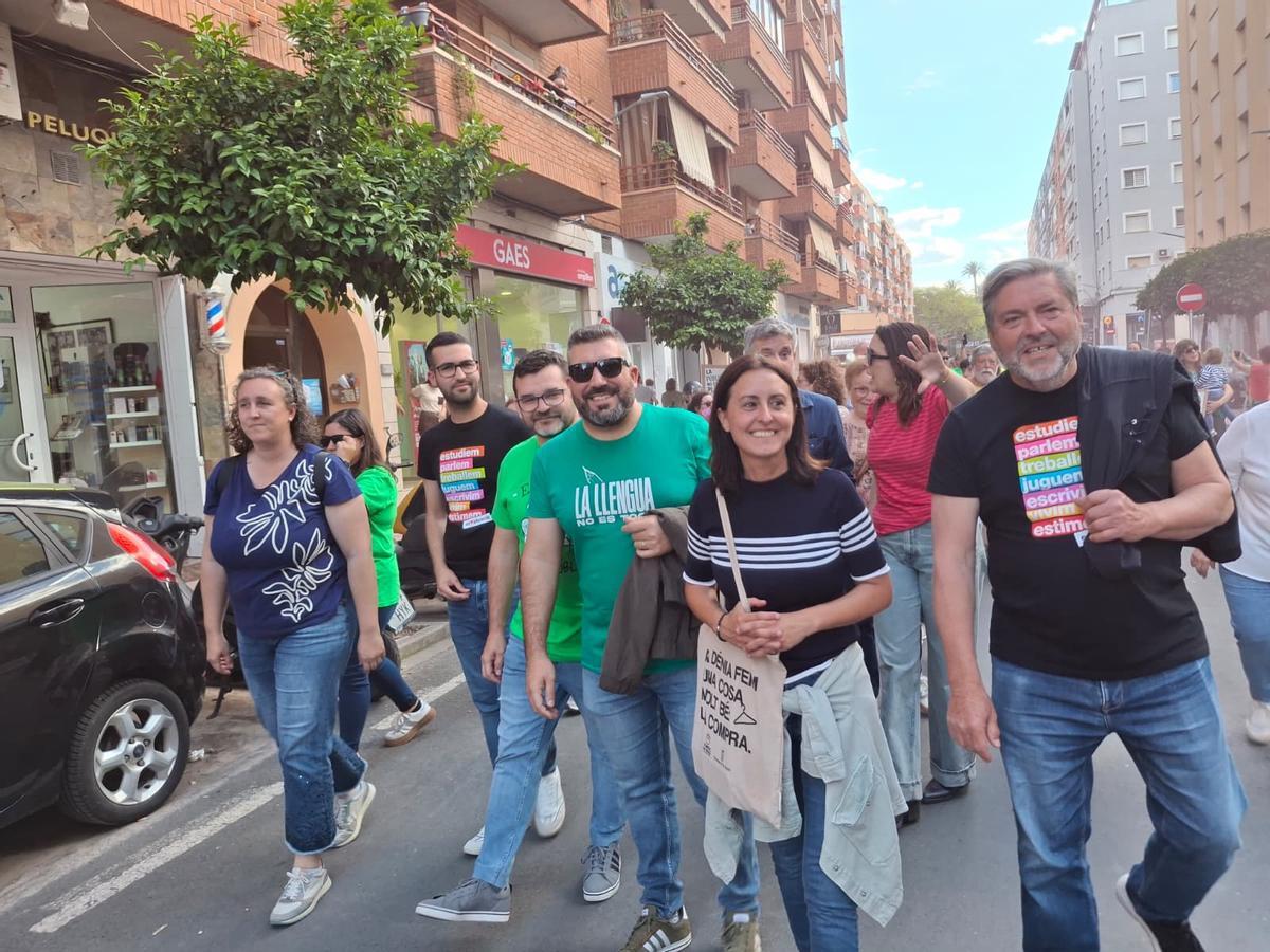 Las imágenes de la multitudinaria e histórica manifestación de los docentes y familias en Dénia