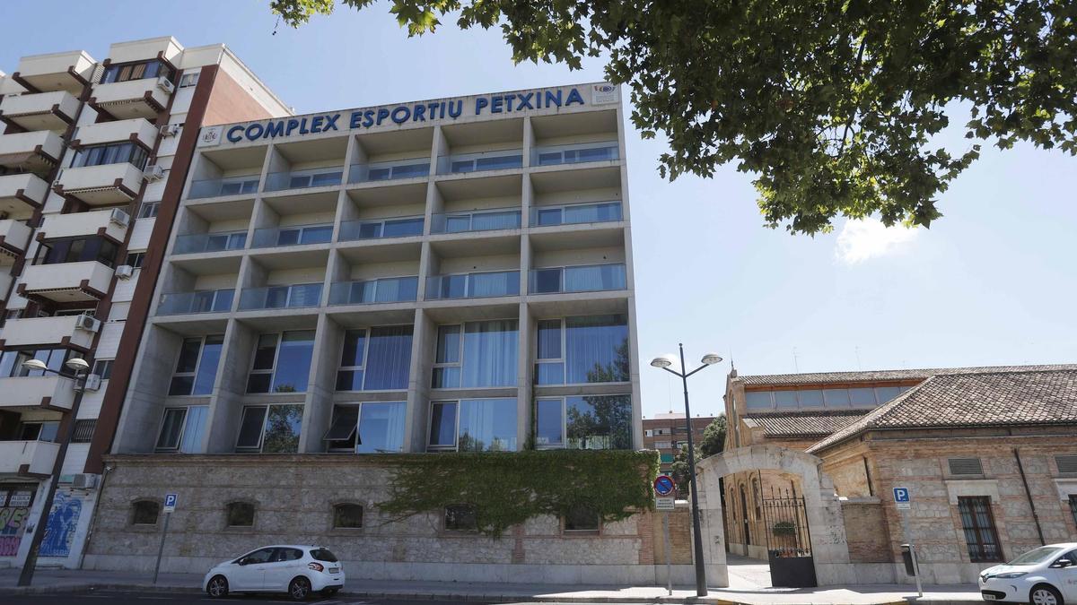 Residencia de deportistas cerrada de la Fundación Deportiva Municipal (FDM).