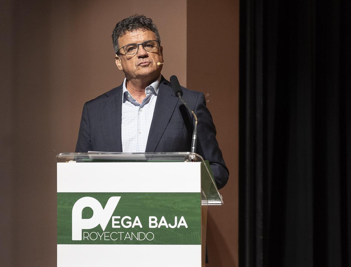 Toni Cabot, director de INFORMACIÓN, presentó y moderó la jornada en el Auditorio de La Lonja de Orihuela