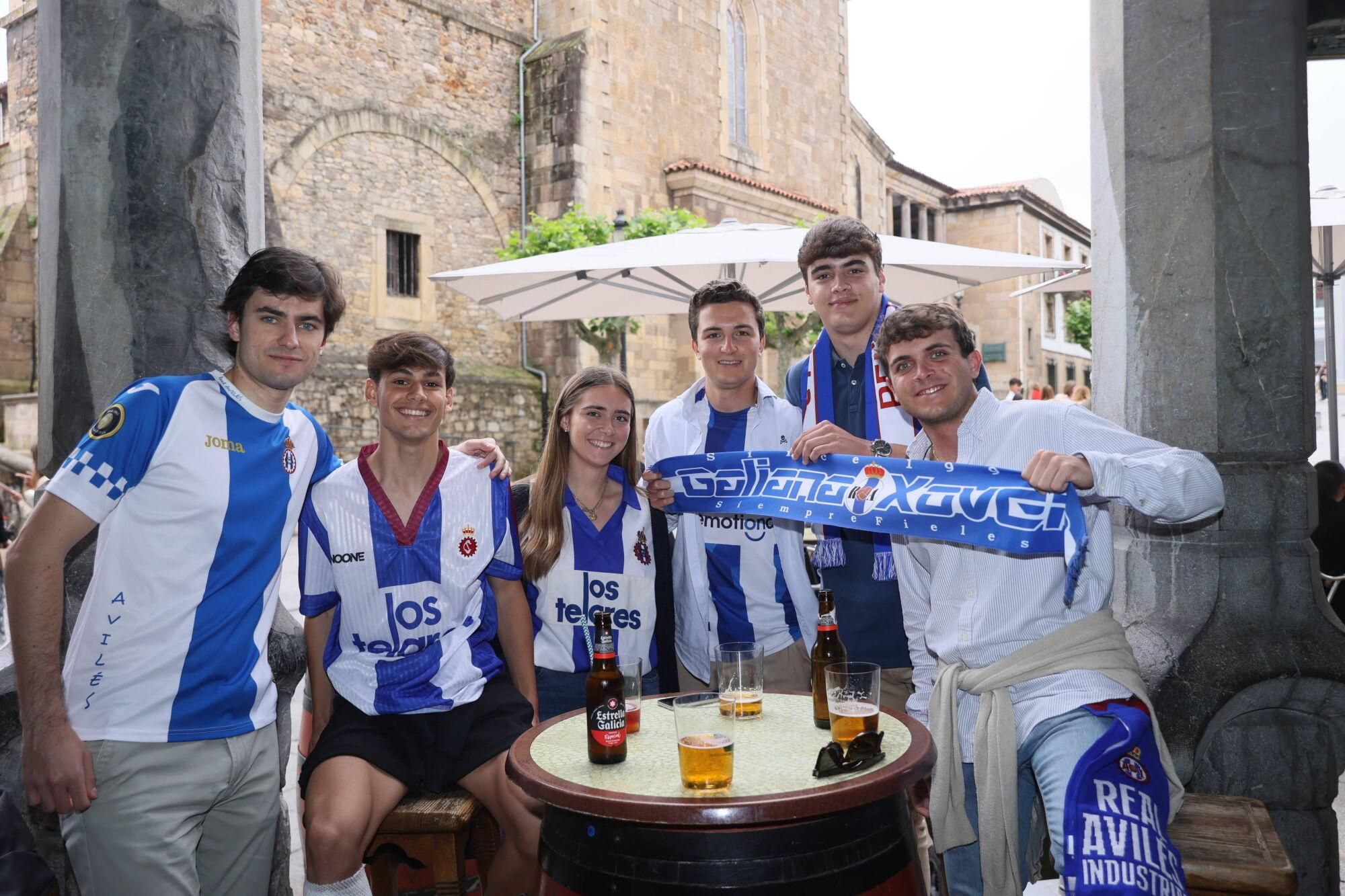 .La afición del Avilés calienta motores antes del partido del posible ascenso