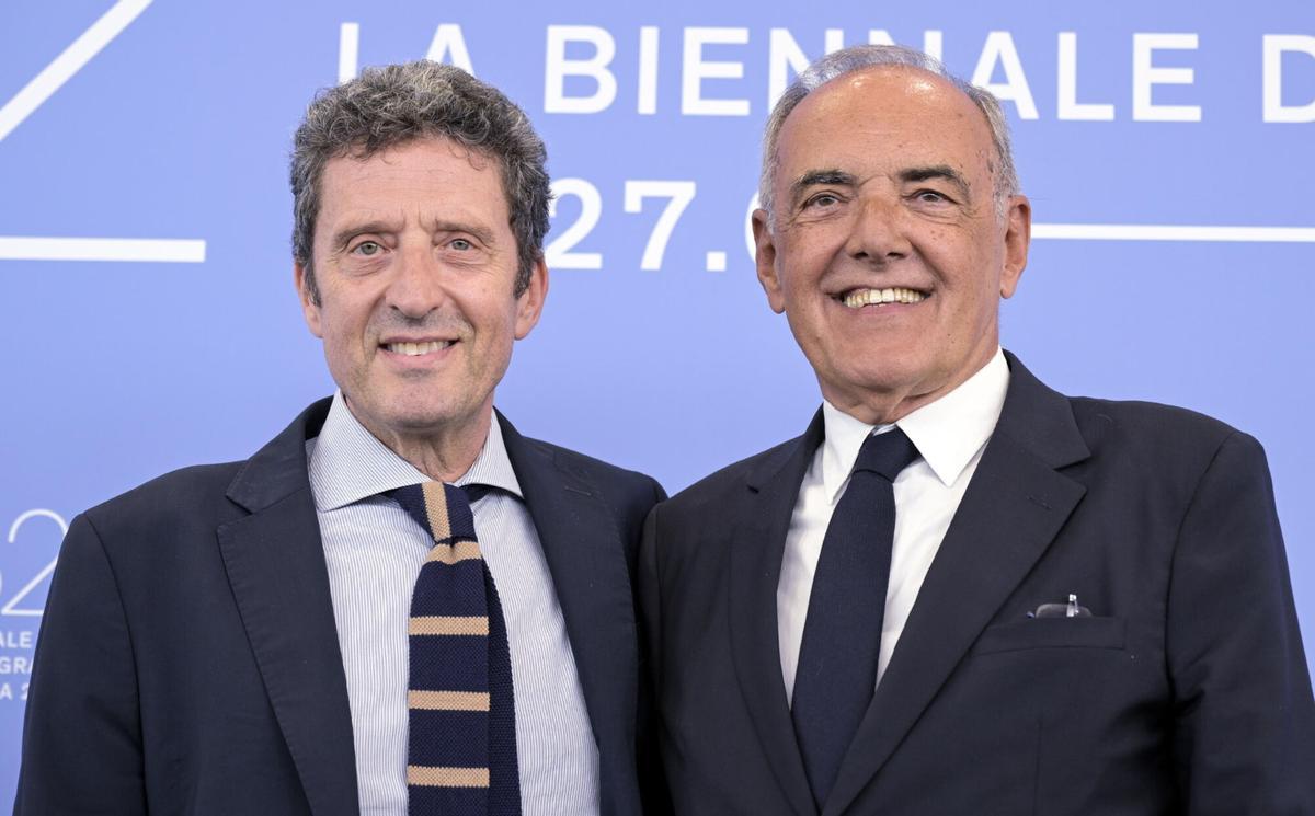 VENICE (Italy), 27/08/2025.- President of the Biennale, Pietrangelo Buttafuoco (L) and festival director Alberto Barbera (R) pose at a photocall ahead of the opening ceremony of the 82nd annual Venice International Film Festival, in Venice, Italy, 27 August 2025. The film festival runs from 27 August to 06 September 2025. (Cine, Cine, Italia, Venecia) EFE/EPA/RICCARDO ANTIMIANI