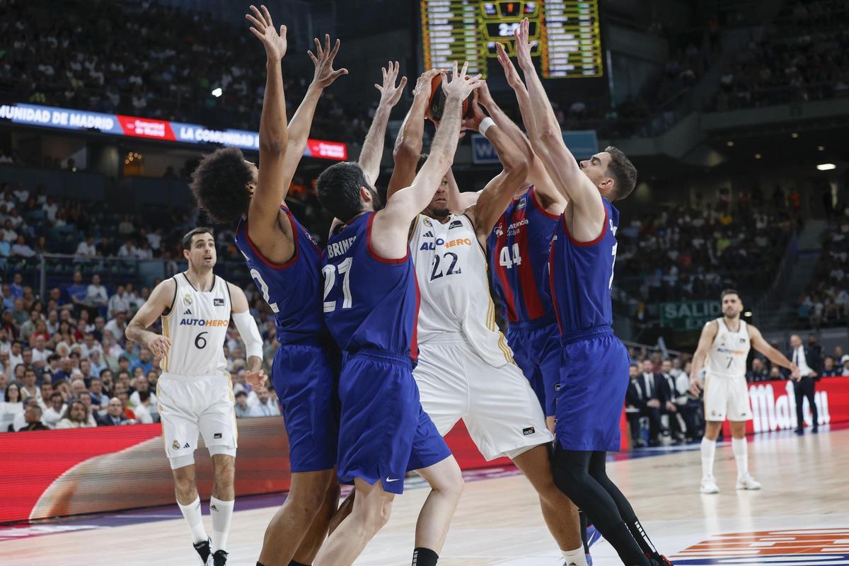 Real Madrid - Barça, segundo partido de semifinales del play-off de Liga Endesa, en imágenes.
