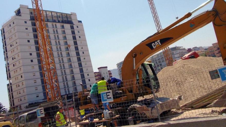 La constructora Ecisa ya levanta el hotel de 33 plantas de Calp