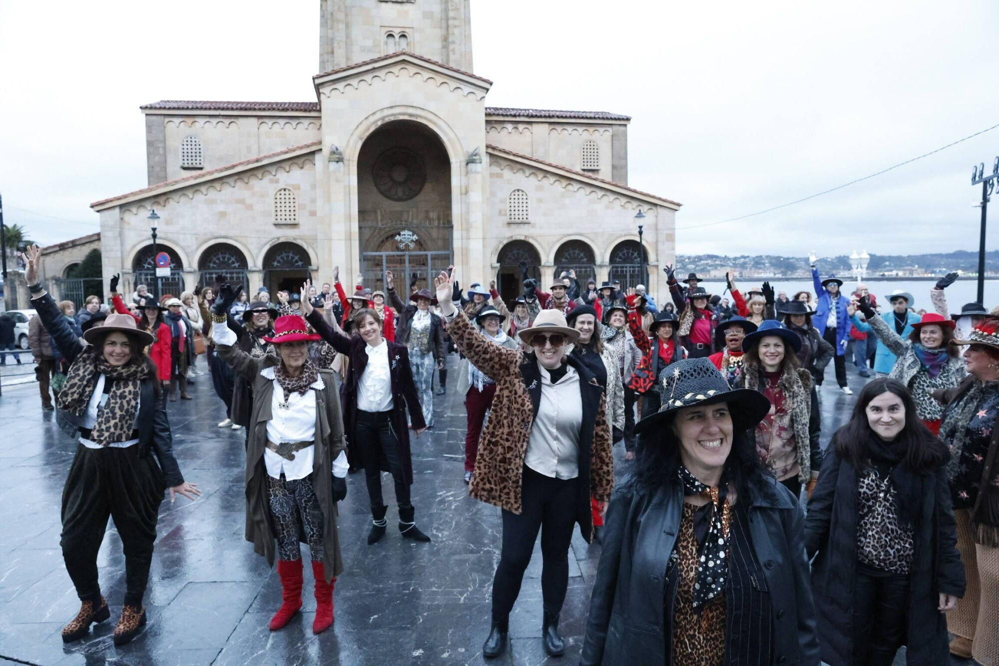 EN IMÁGENES: Flashmob en honor a Tino Casal en Gijón