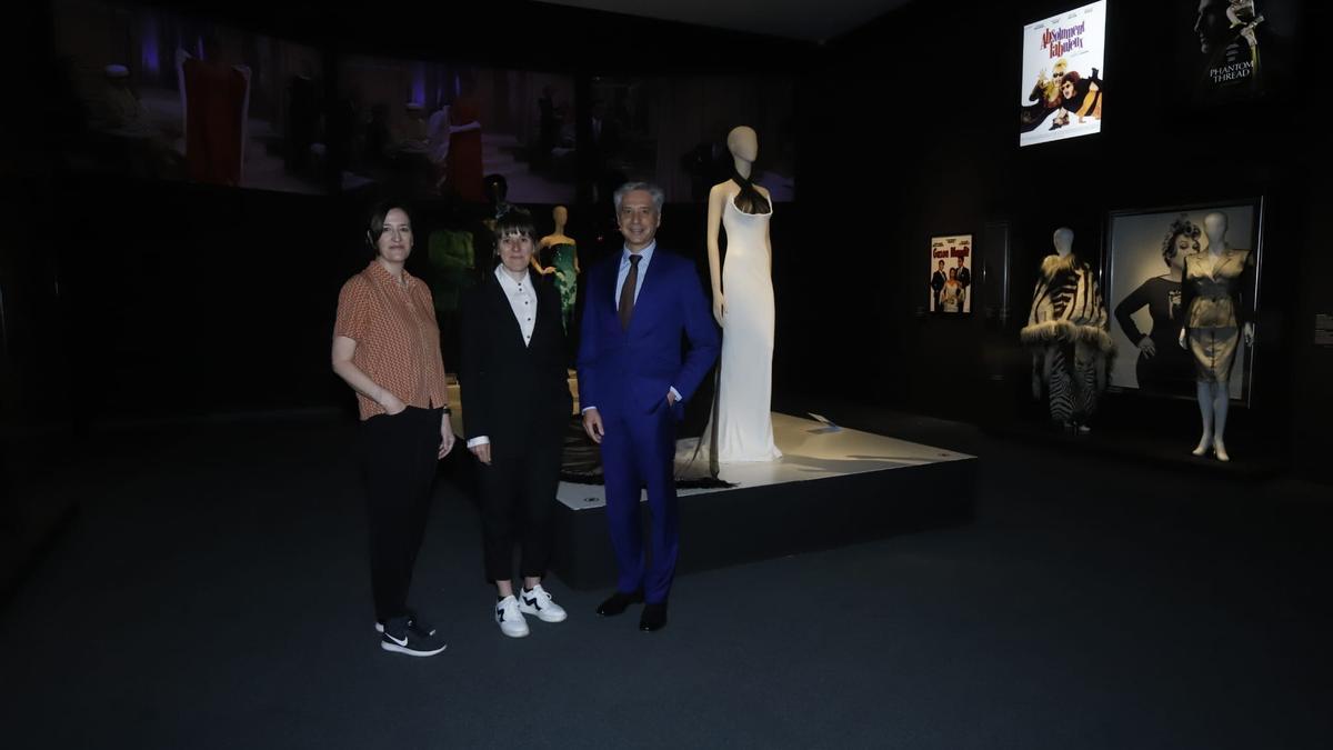 La exposición 'Cine y moda. Por Jean Paul Gaultier' se ha presentado este jueves en el CaixaForum Zaragoza.